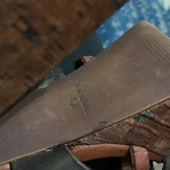 Leather 70s platform sandals. 6 - Picture 9 of 12